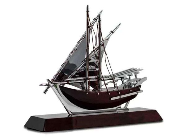 Baghlah arabic dhow boat model made of metal silver wood supplier and wholesaler for traditional gifts in dubai