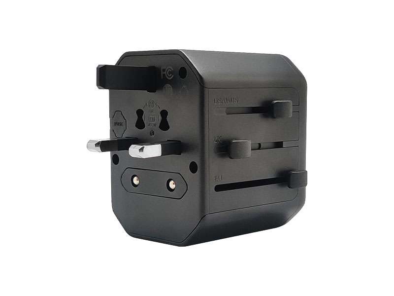 World travel adapter 10.5 Watt, Universal adapter for corporate gifts and promotional giveaways in Dubai