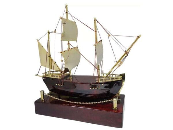 <b>The Nautilus (Gold)</b>