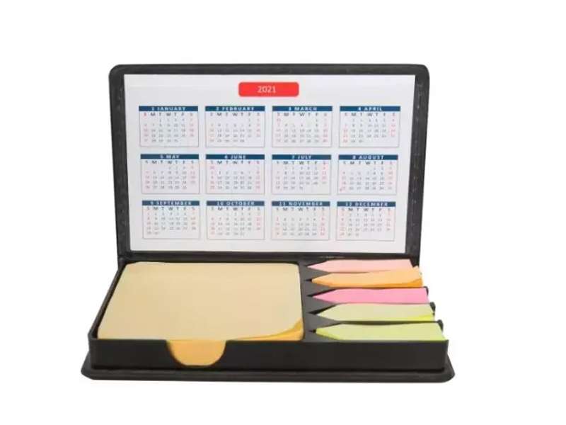 Desk calendar with sticky notes, 2021 edition.
